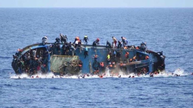 حطام سفينة اللاجئين في اليونان.. ليبراسيون: هذا حطام إنسانيتنا!